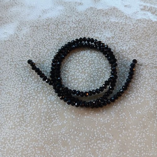 Fil de perles rondelles à facettes noires en verre 3x2mm x130perles vpno1-10