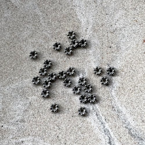 Perles rondelles fleur 4mm acier inox argenté 304 x10 par7-21