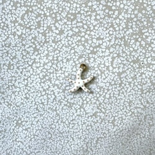 Breloque étoile de mer émaillée blanche en acier inoxydable 304 doré – 10,5 x 10 mm blc26-2