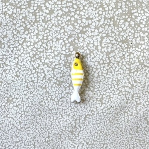 Breloque poisson émaillée jaune en acier inoxydable doré 304 – 18x5 mm ja23-1