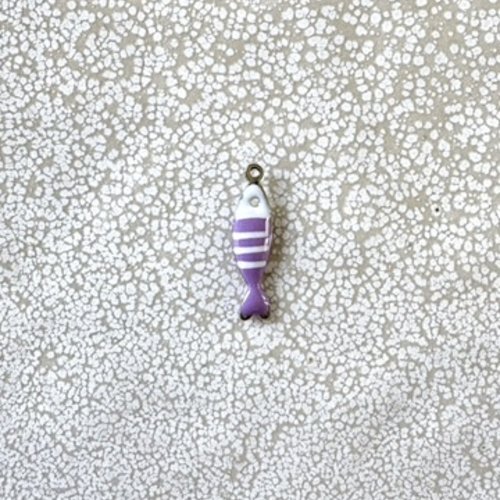 Breloque poisson émaillée violet en acier inoxydable argenté 304 – 18x5 mm vi14-2