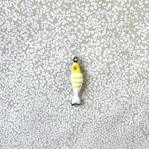 Breloque poisson émaillée jaune en acier inoxydable argenté 304 – 18x5 mm ja23-3