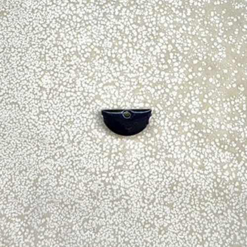 Sequin émaillé demi-lune bleu marine 8x15 mm laiton doré – sequin demi-lune bijoux diy ble3-8