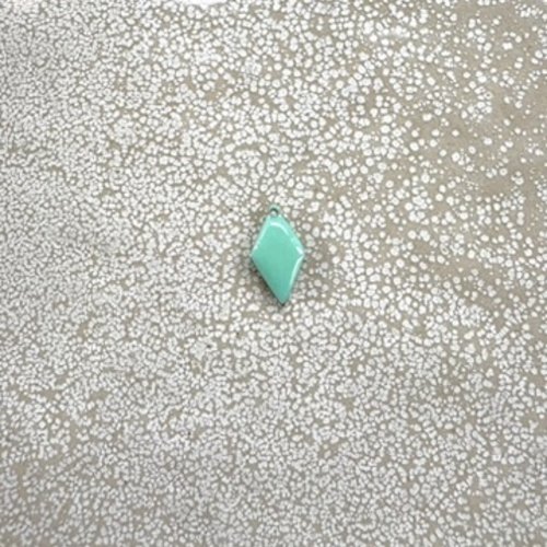 Sequin émaillé losange vert pâle 15x8 mm laiton doré – sequin losange bijoux diy ve10-10