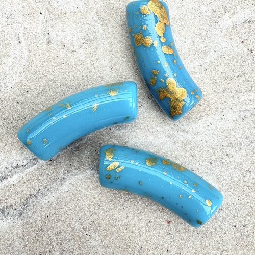 Perle tube incurvé bleu en acrylique tacheté doré 34x13 mm – perles modernes pour bijoux diy x1 ou x10 ptu8-16