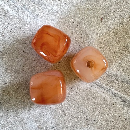 Perle carrée marbrée pêche en acrylique 17 mm por7-20
