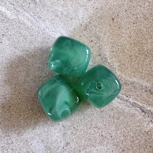 Perle carrée marbrée vert jade en acrylique 17 mm ptu9-3