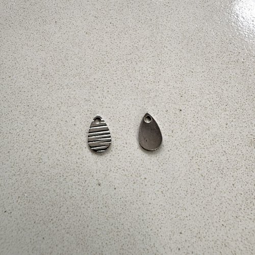 Breloque goutte striée en acier inoxydable 304 argentée 10x6 mm ar27-3