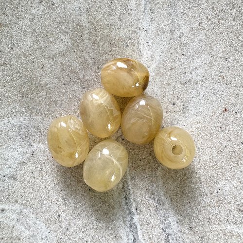 Perle ovale en acrylique marbrée beige 13x10 mm pblc8-21