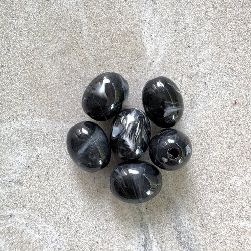 Perle ovale en acrylique marbrée noire 13x10 mm pno4-16
