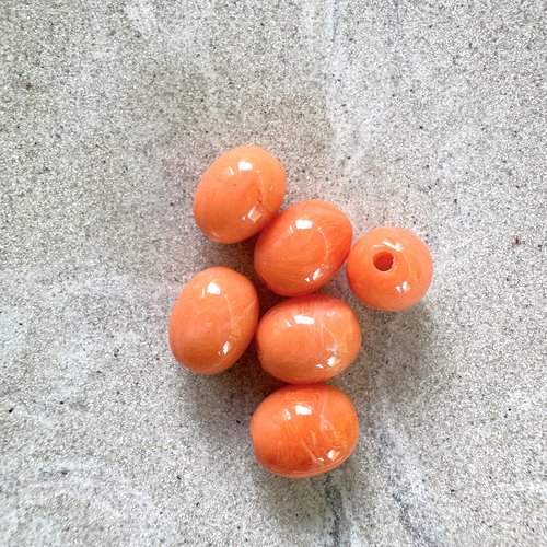 Perle ovale en acrylique marbrée orange 13x10 mm por7-22