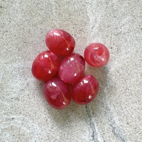 Perle ovale en acrylique marbrée rouge 13x10 mm prou8-7