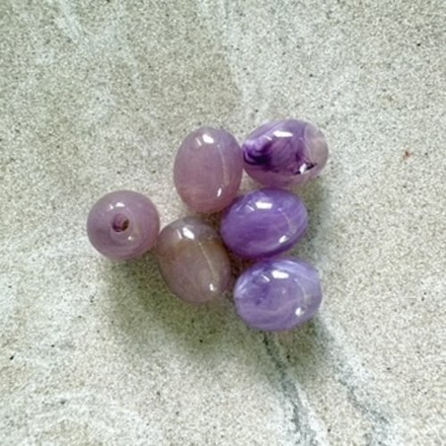 Perle ovale en acrylique marbrée violette 13x10 mm pvi11-5