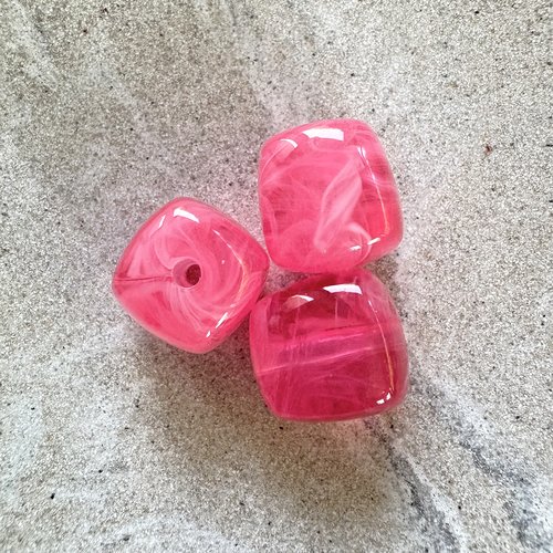 Perle carrée marbrée rose fuchsia en acrylique 17 mm pros9-15