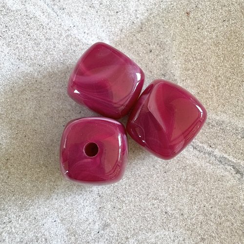 Perle carrée marbrée rose en acrylique 17 mm pros9-14