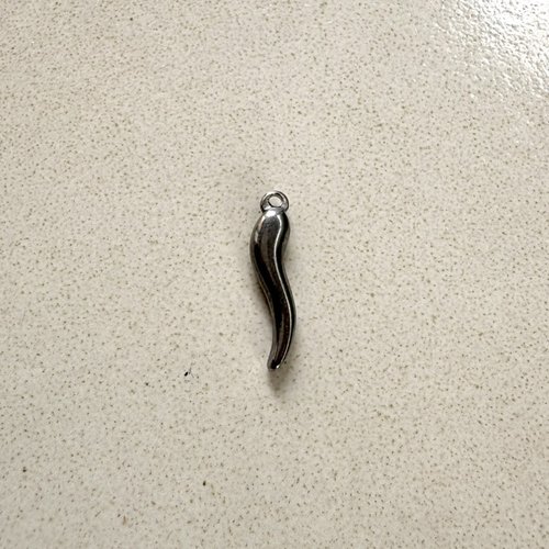Breloque piment en acier inoxydable 304 argentée 18,5x4 mm ar67-8