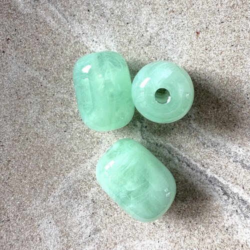 Perle tube en acrylique imitation pierre gemme vert menthe – 20 × 15 mm pve15-17
