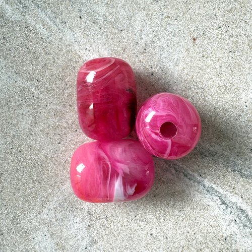Perle tube en acrylique imitation pierre gemme rose fuchsia marbré – 20 × 15 mm pros8-19