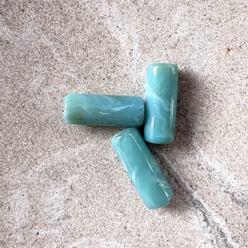 Perle tube marbrée vert d’eau en acrylique – 20 × 8 mm – trou 2 mm ptu8-9