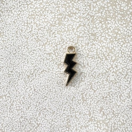 Breloque émaillée éclair noir en métal doré – 20 × 7 mm no9-2