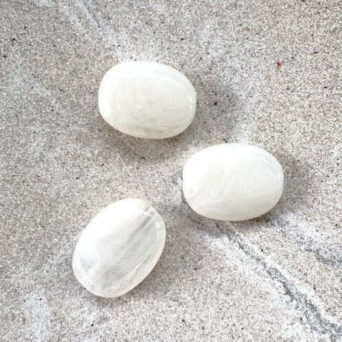 Perle ovale blanche nacrée en acrylique 19x15 mm pblc8-4