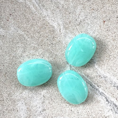 Perle ovale vert menthe en acrylique 19x15 mm ptu8-11