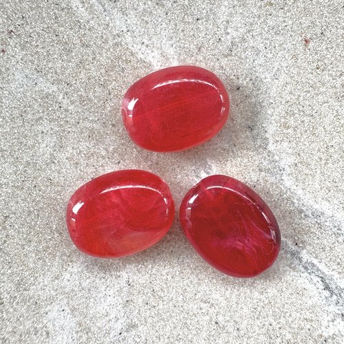 Perle ovale rouge translucide en acrylique 19x15 mm prou7-11