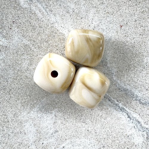 Perle carrée marbrée beige en acrylique 17 mm pblc8-6