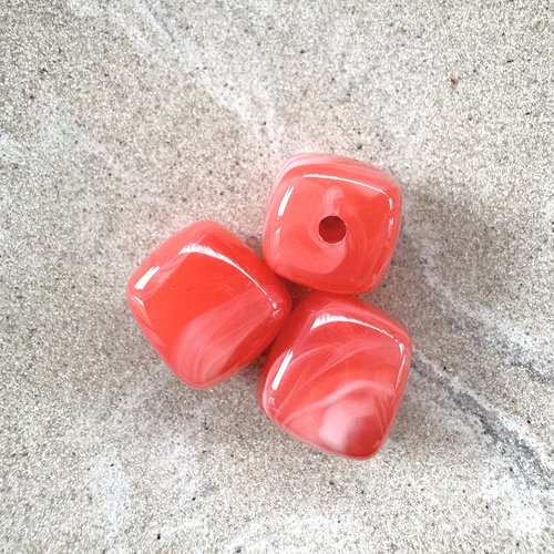 Perle carrée marbrée corail en acrylique 17 mm por7-8