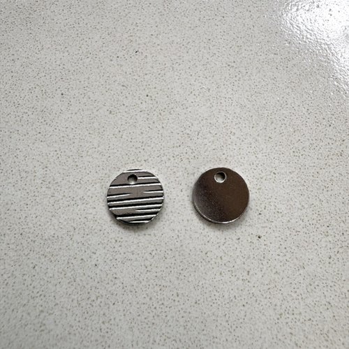 Sequin rond strié en acier inoxydable 304 argenté 10 mm ar27-1