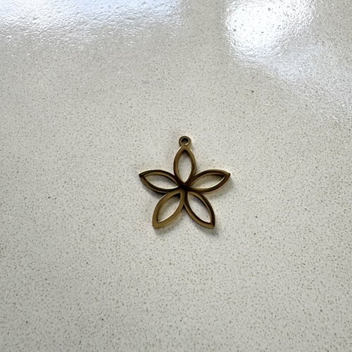 Breloque fleur ajourée en acier inoxydable 201 doré 18k 21 x 19,5 mm