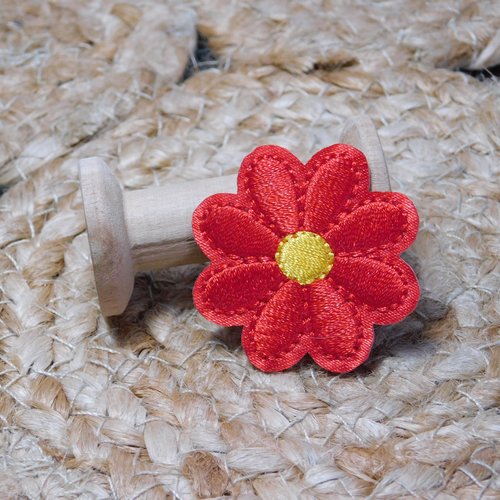 Ecusson patch fleur rouge thermocollant