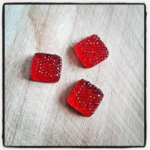 Lot de 3 cabochons carré résine rouge strass 