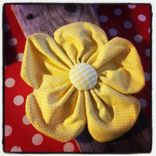 1 grosse fleur jaune a carreaux et a pois 19 cm 