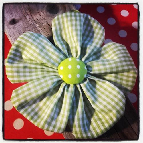 1 grosse fleur verte a carreaux et a pois 19 cm 