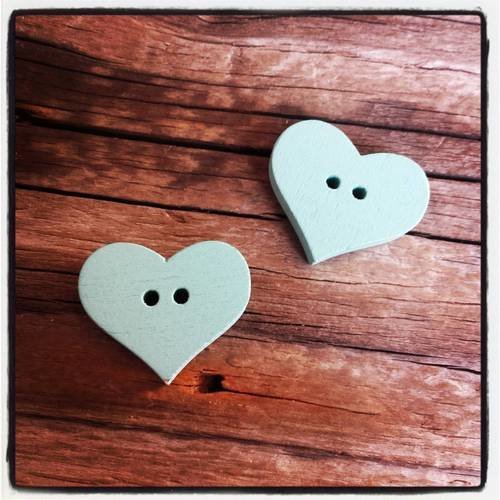 Lot de 2 boutons coeur à coudre en bois couleur turquoise 