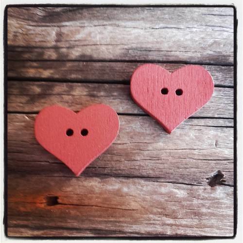 Lot de 2 boutons coeur à coudre en bois couleur marron 