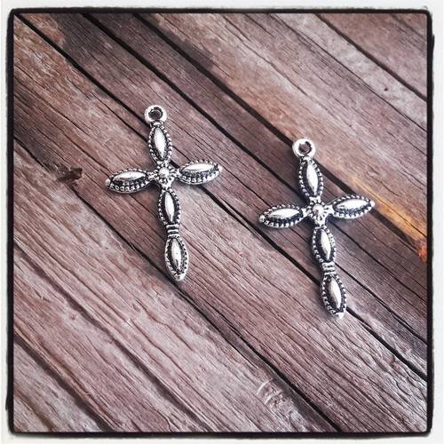 Lot de 2 pendentifs croix argenté 18x29mm, breloque croix 