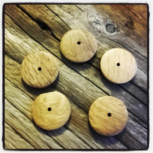 Lot de 5 perles plates en bois 20mm 