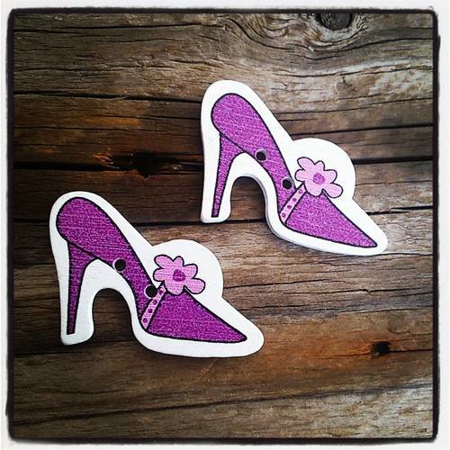 Lot de 2 boutons en bois violet chaussures 3.6 x 2.3 cm 