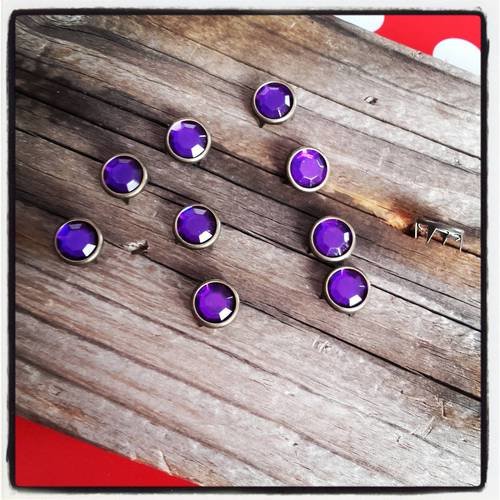 Lot 10 clous strass violet 10 mm ronds à griffes en métal bronze pour customiser les textiles 