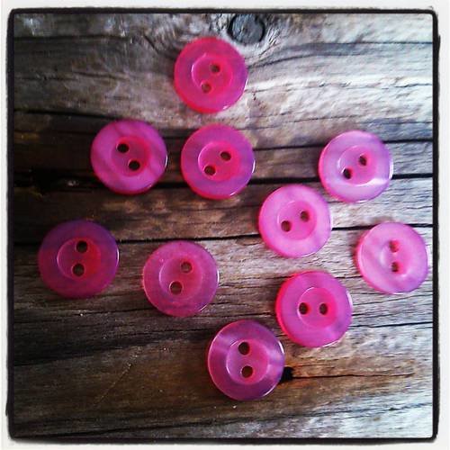 Lot de 10 boutons diamètre 11mm fuchsia 