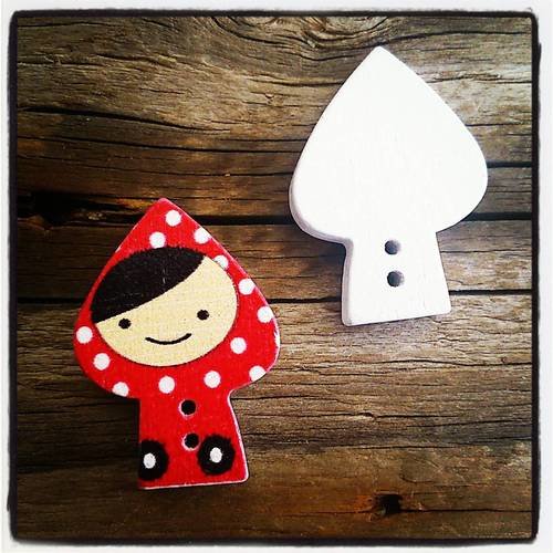 Bouton bois fillette champignon rouge 2 trous 27x20mm 