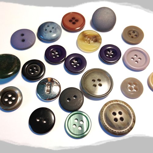 Lot boutons ronds plats divers coloris