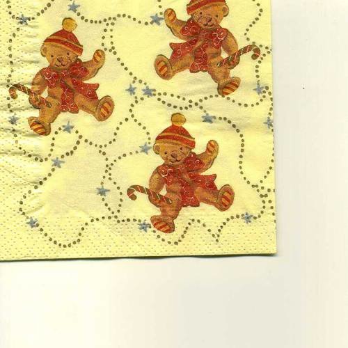 A. serviette papier trois petits oursons en tenue de noel 