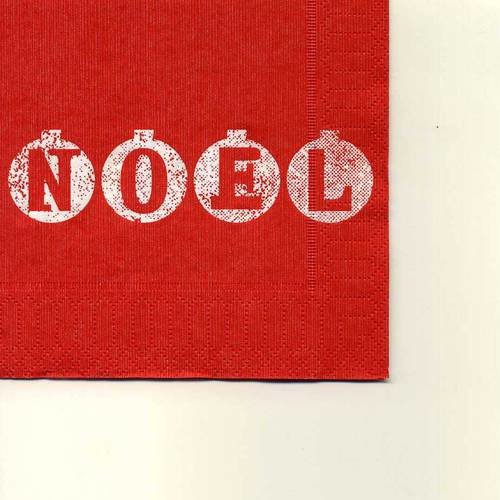 A. serviette papier noël sur fonds rouge 