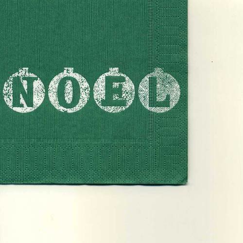 A. serviette papier noël sur fonds vert 