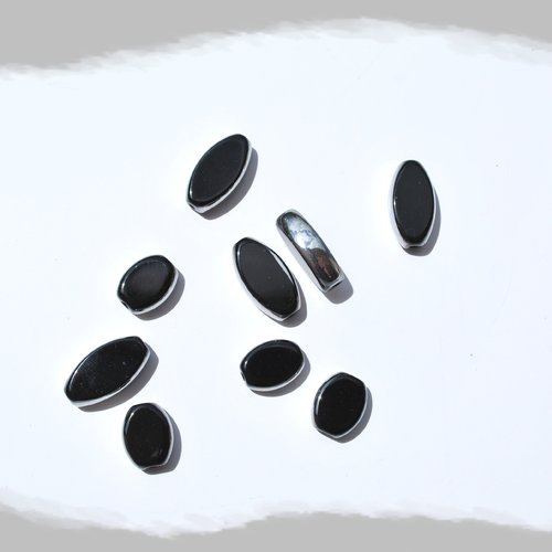 Perles ovales noires