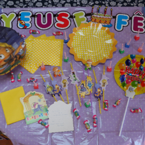 Decoration Pour Anniversaire Animaux Abeille Maya Dessin Animes Box Fete Un Grand Marche