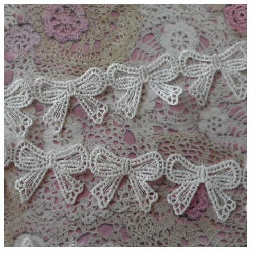 Noeuds blancs en dentelle, applique noeuds, lingerie pour créations shabby, robe de mariée, couture, de 5,00 cm de largeur.